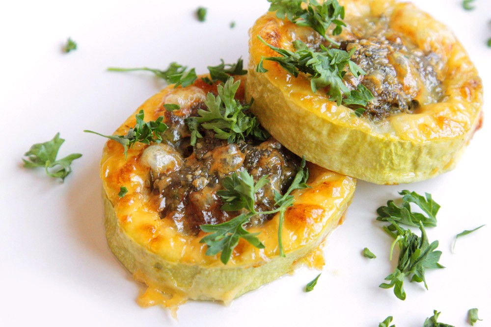 Кабачки, фаршированные грибами, курицей, сыром, фаршем