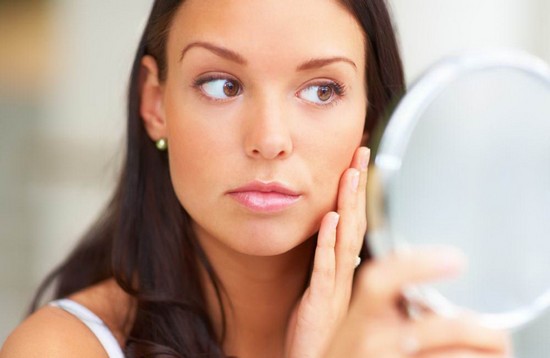 Как убрать с лица жировики?