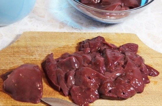 Промоем индюшиный субпродукт и нарежем