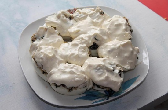 Яйца, фаршированные сушеными грибами