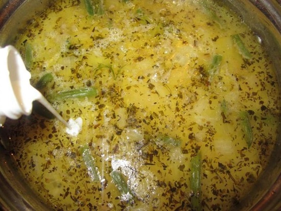 Готовый суп немного остужаем