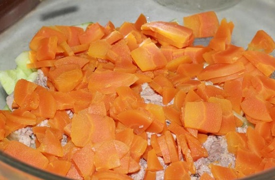 Шинкуем дольками или кубиками