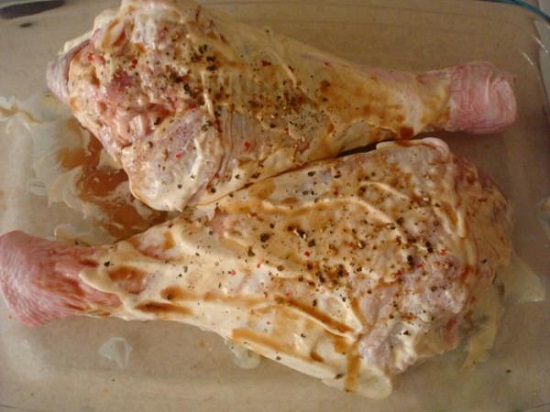 Посыплем мясо перчиком молотым