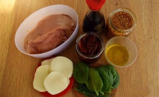 Сыр нарежем тоненькими ломтиками