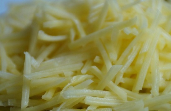 натираем картофель