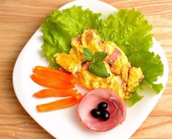 Омлет в микроволновке без молока